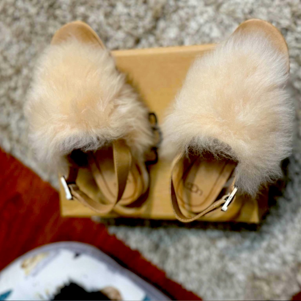 UGG W Holly Sandals in Cream